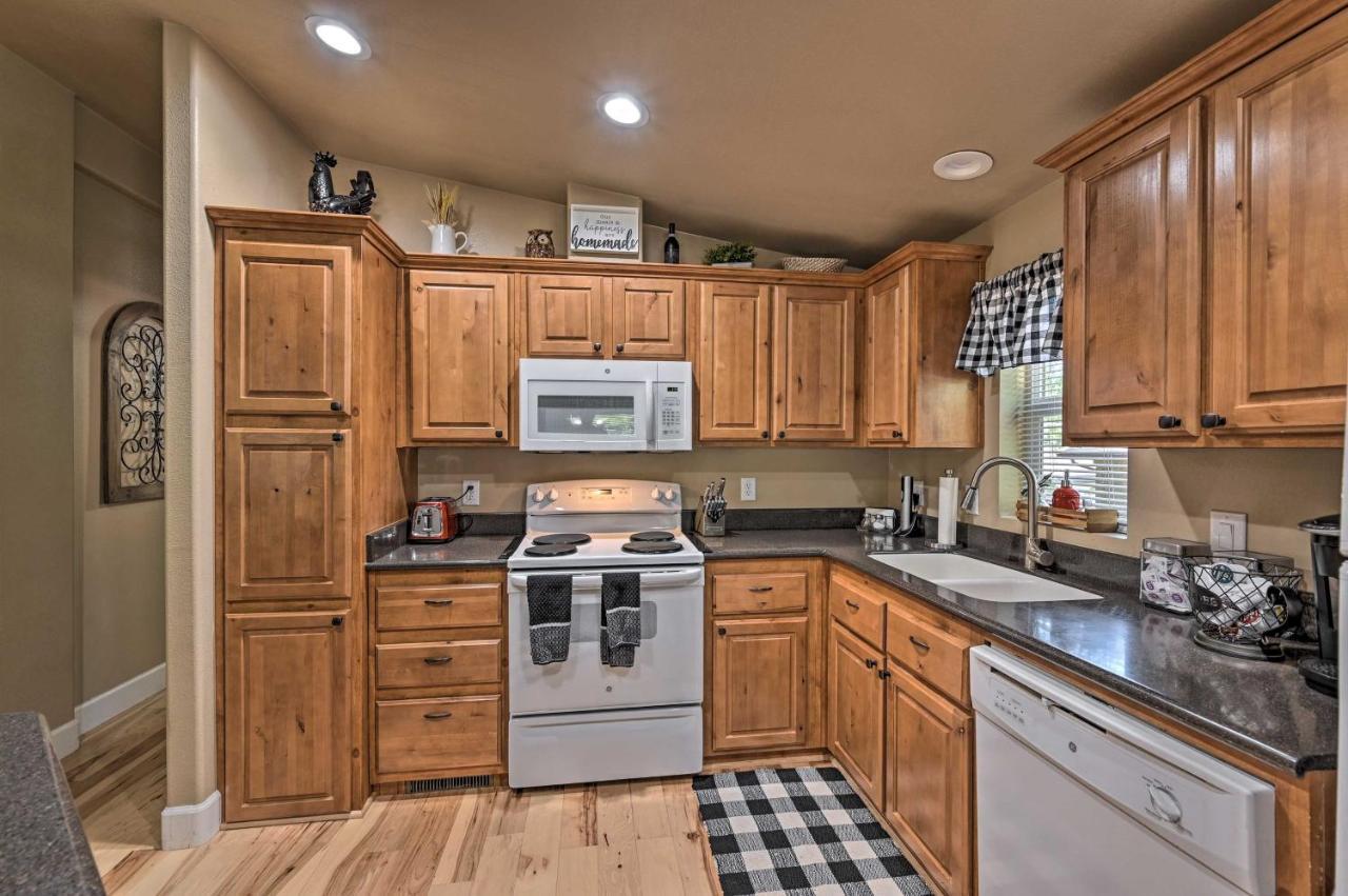Munds Park Cabin Retreat With Deck And Fire Pit! Εξωτερικό φωτογραφία