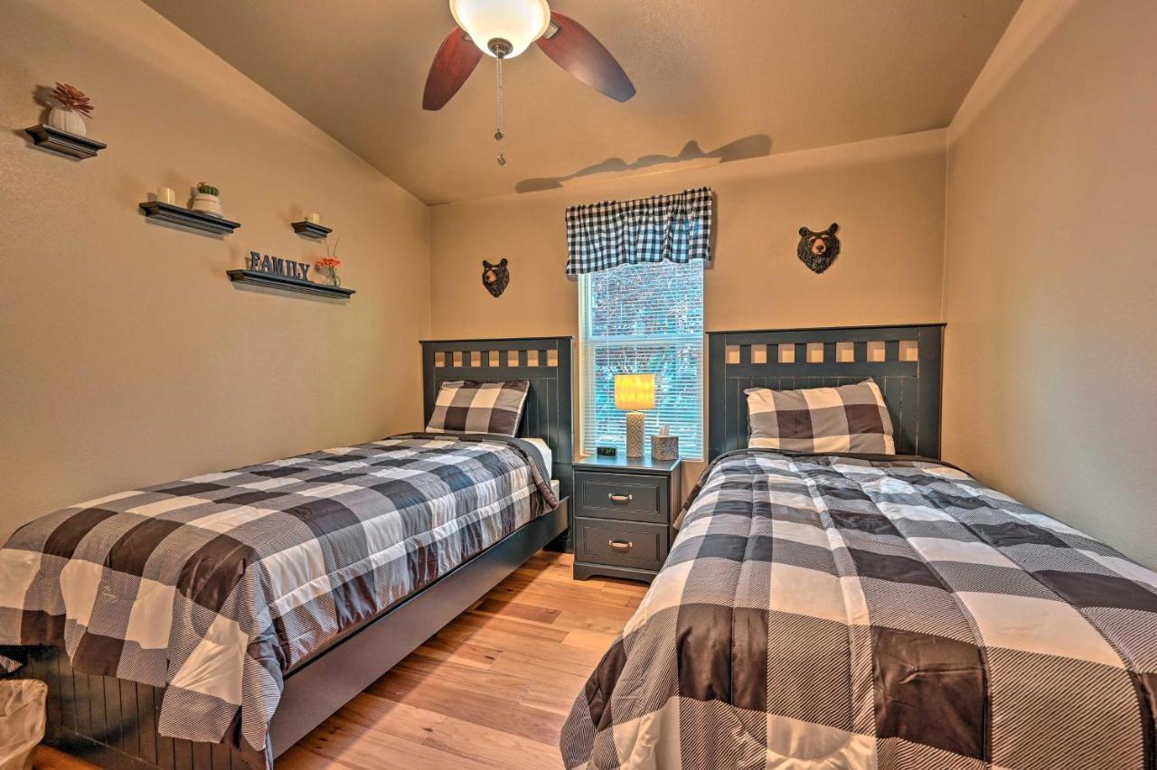 Munds Park Cabin Retreat With Deck And Fire Pit! Εξωτερικό φωτογραφία
